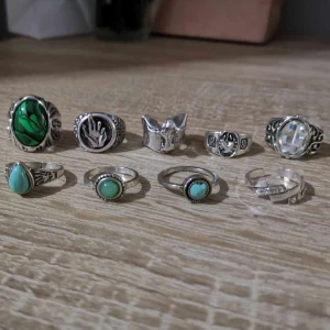 Ringar  - Silver ringar, gjort av silver & koppar. Kontakta mig vid frågor angående storleken. 20kr/st, vid köp av fler 15kr/st. Köparen står för frakten.