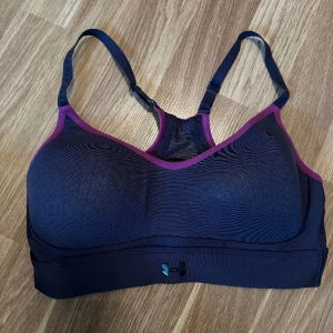Under armour sport bh - Använd ett tillfälle, skick som ny
