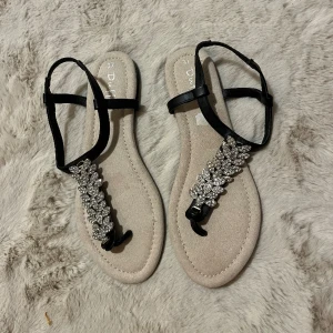 Sandaler / flipflops  - Nya, för stora för mig. 