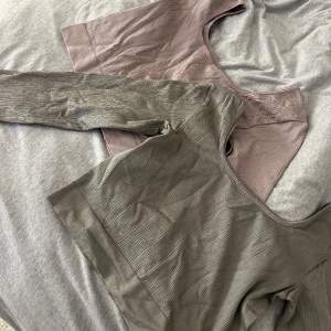 Långärmade träningströjor från H&M sport. Bägge använda fåtal gånger och alltid tvättade efter användning. Kortare i magen med resår. Den ena är grön och den andra är rosa. 