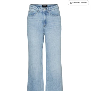 Vida jeans  - Skit snygga vida jeans från vero Moda! Knappt använda. Säljer pga de är för små. Storlek 25/30 vilket motsvarar en XS. Nypris 500. skriv för mer bilder 🩷
