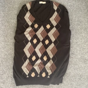 Stickad tröja bläck - Fin stickad tröja från bläck med ett fint mönster på magen 