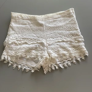 Spets shorts - Snygga trendiga spets shorts! 