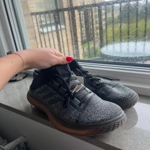 Adidas träningsskor - Adidas träningsskor helt oanvönda, samlar bara damm! 