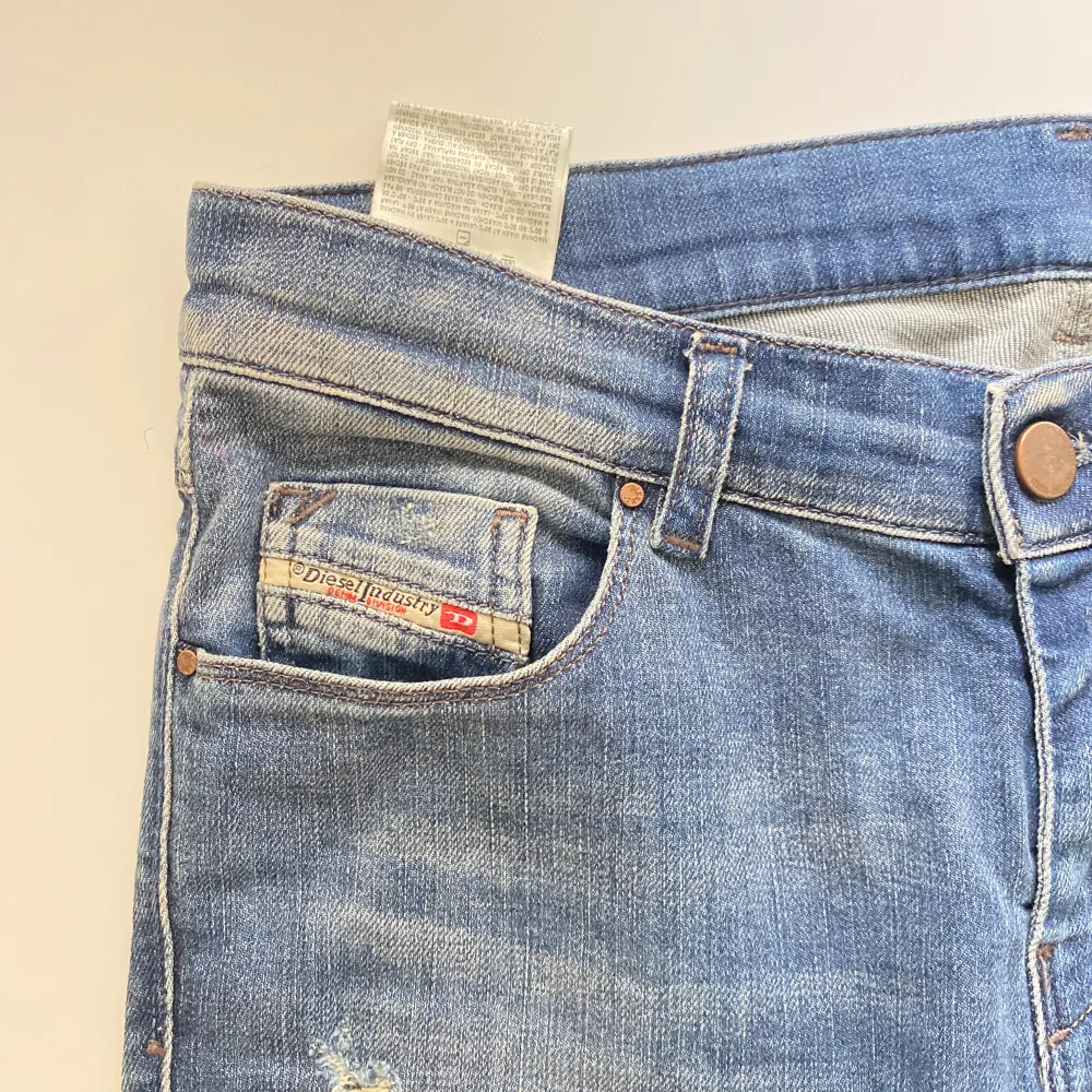 Superfina bootcut jeans från diesel som är såå snygga och passar till allt! . Jeans & Byxor.