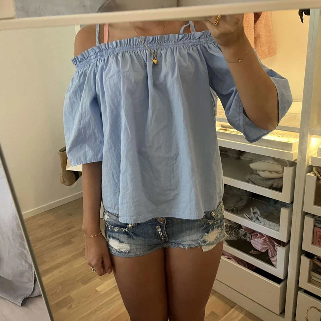 Blå off-shoulder top 