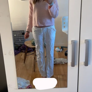 Linnebyxor  - Jätte fina linne byxor från hm, de ser lite konstiga ut på bilderna för att de är för små❤️skriv till mig vid frågor🥰