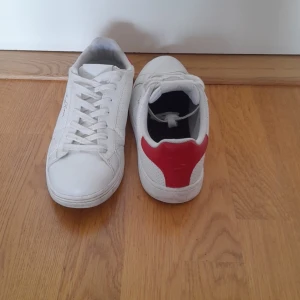 Björn borg skor - Ett par björn borg skor, Använda men ändå i  bra skick, men de tar dig från A till B👍😀