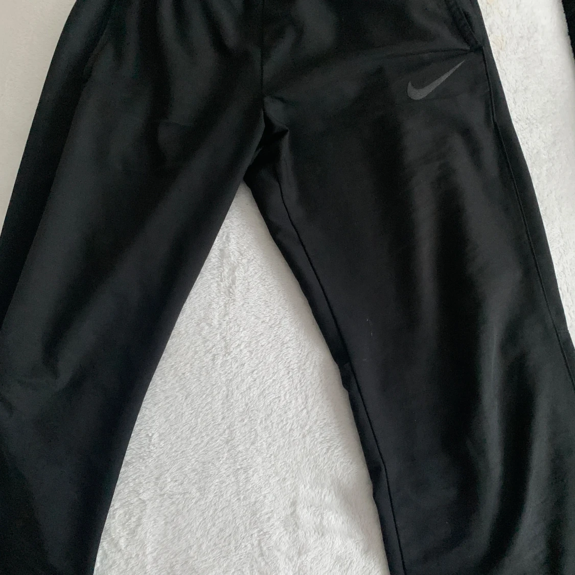 Svarta baggy nike byxor - 91