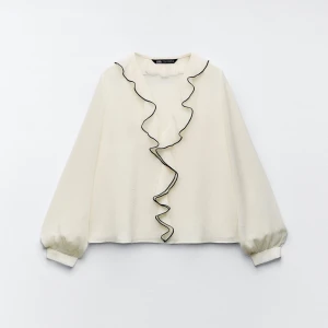 Blus från zara - Beige blus med svarta detaljer från zara, skriv för fler bilder🩷