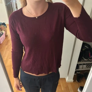 Långärmad tröja från Zara - långärmad tröja från Zara, använd men i bra skick. Köparen står för frakten 💕💕