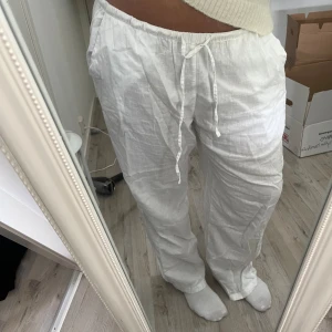 Vita linnebyxor - Fina vita linnebyxor som tyvärr inte kommit till mycket användning😊