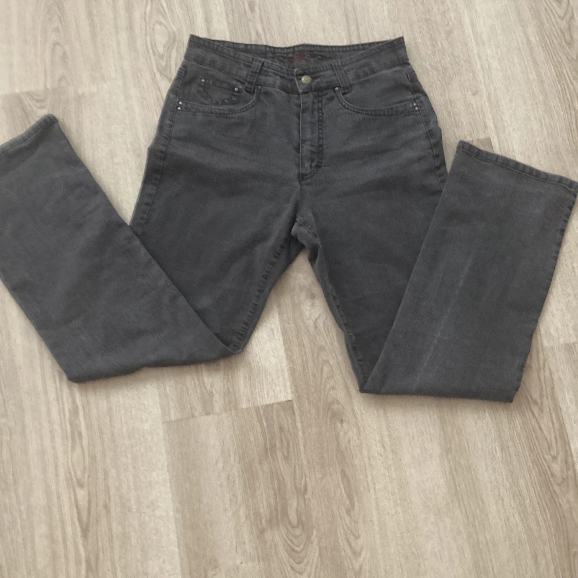 Gråa y2k jeans - 92