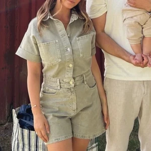 Zara jumpsuit  - Jättefin zara jeans jumpsuit använd 1 tillfälle kort ! 