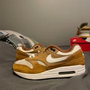 Air Max 1 Curry (2018) - 8/10 cond, utan låda Kontakta innan köp, förhandlingsbar