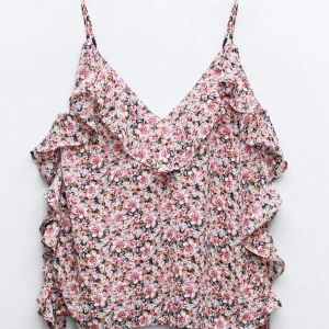 Jättefint blommigt linne💗💗 - Storlek S, andvänt max 2 gg, jätte bra sick! Ordinarie pris 345kr.💞