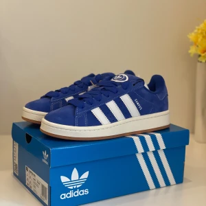 Adidas Campus 00s Blue - Säljer ett par helt nya Adidas Campus, storlek 37 1/3.  Alla tillbehör tillkommer.