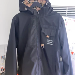 Buberry jacka - Tjena säljer min buberry windbreaker