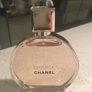 Chanel Chance parfym  - Chanel chance 100ml. Skulle egentligen vara en gåva, men fick aldrig chansen att ge den så tänkte att det var en bättre idé att sälja den
