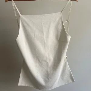 Zara topp - Helt ny topp från zara med lapp kvar. Öppen i ryggen, strl M