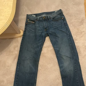Diesel jeans  - Hej! Jag har hittat dem i min garderob som jag aldrig använt, som bara tar plats. Så jag valde att sälja dem dom är 10/10 skick. Köpt dem helt nya för 1800kr men jag säljer dem för 640kr.