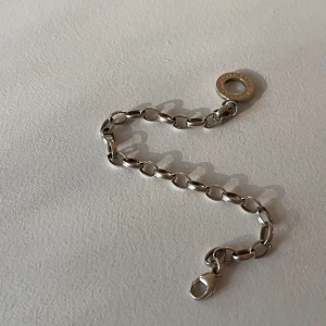 Thomas Sabo armband  - Ett armband från Thomas Sabo. I nyskick🥰