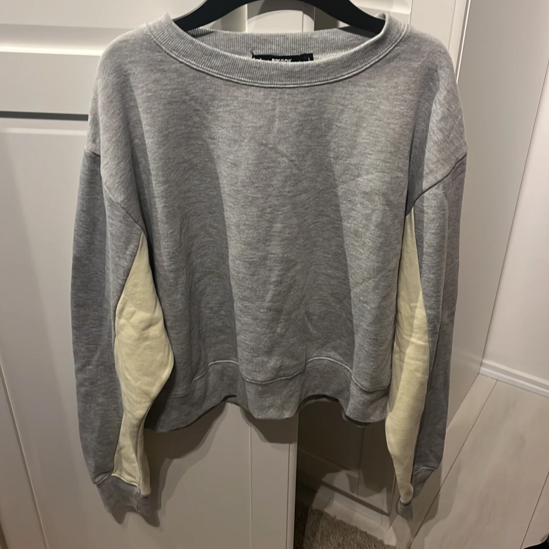 Grå sweatshirt 
