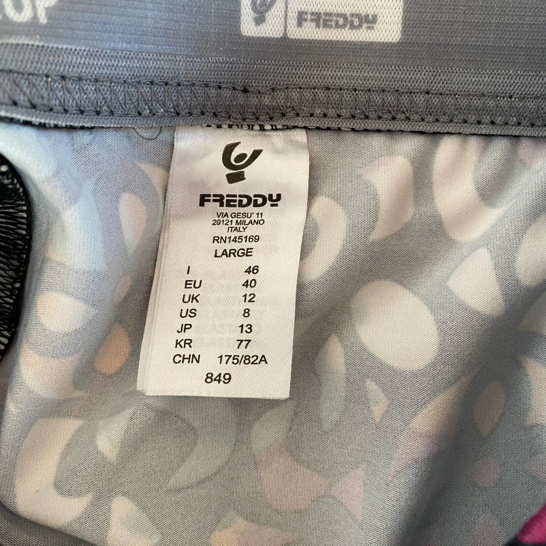 Mönstrade kortare träningstights / leggings i strl L från Freddy WR.UP - 92