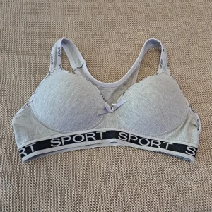 Bh  - A new unused bh. Work great for sport and comfy day mood. No wire. Fit Small and Meduim. 