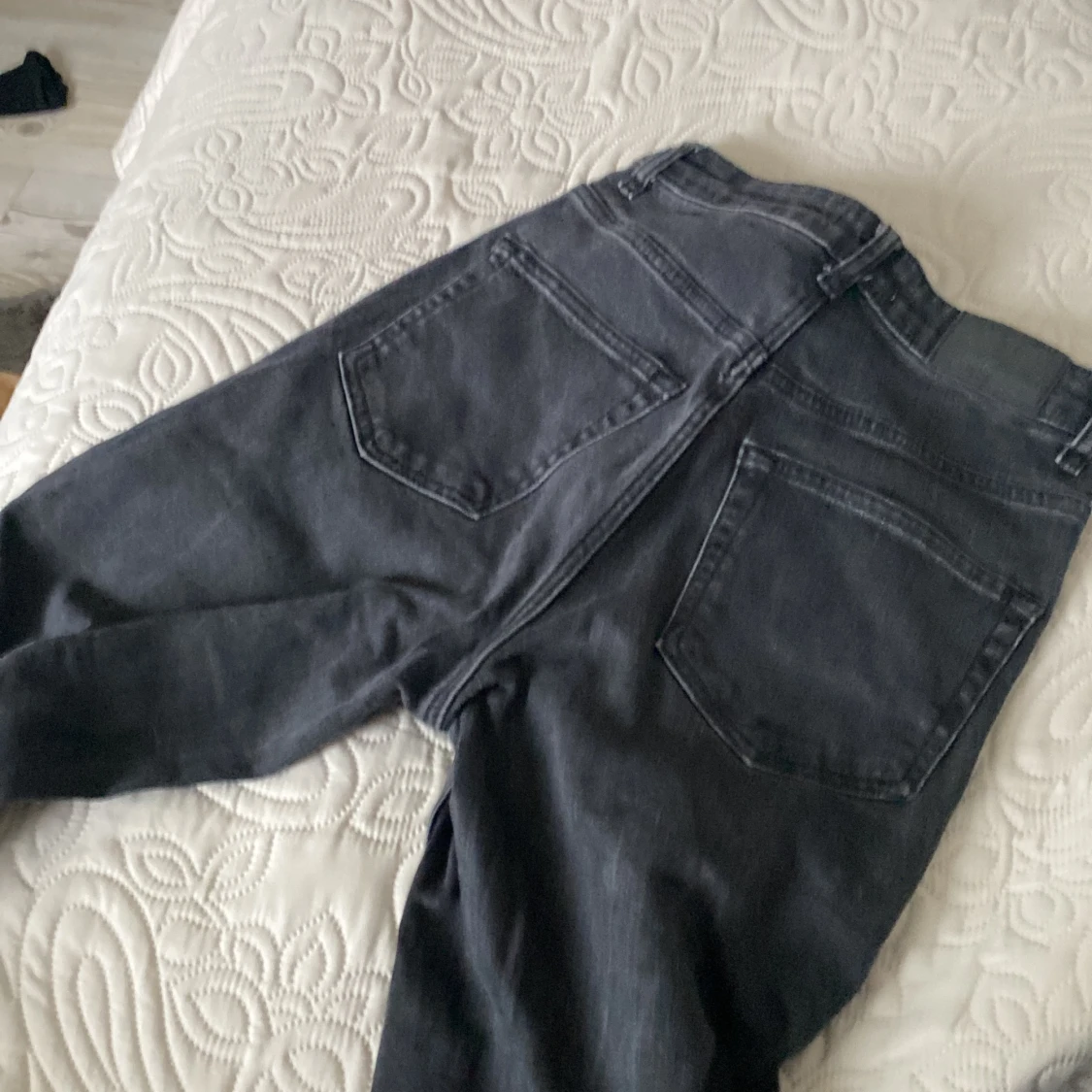 Grå jeansbyxor - 91