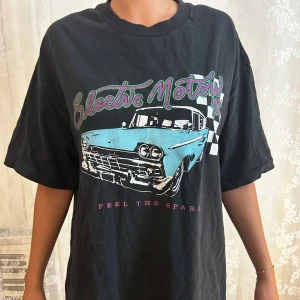 t-shirt med tryck - cool oversized t-shirt med tryck. köpt i los angeles, jag tror att den är köpt på pacsun