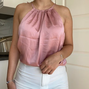 Fin rosa sommartopp - En fin rosa top från RuteCircle. Väldigt luftig och skön material. Banden är justerbara. 
