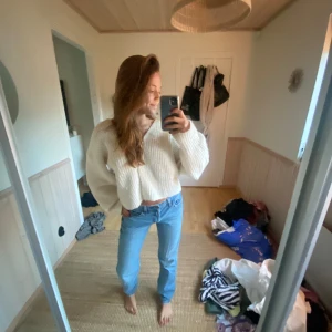 Levi’s jeans - Säljer mina levi’s jeans i modellen middy straight då de tyvärr inte passar mig längre💕 De är i superfint skick och knappt använda💕