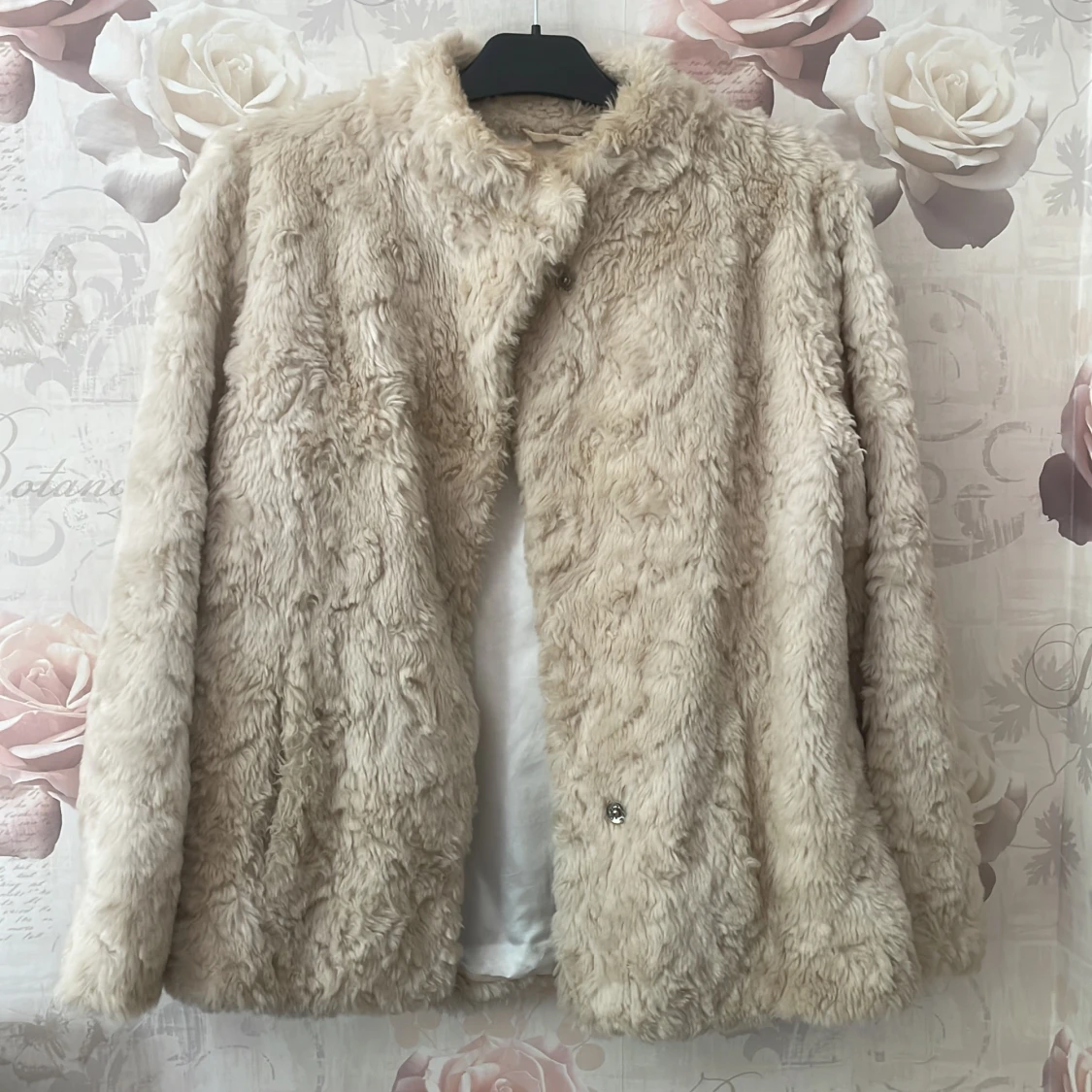 Beige pälsjacka från KappAhl - 90