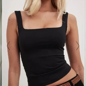 Svart linne - snyggt svart linne som används två gånger 