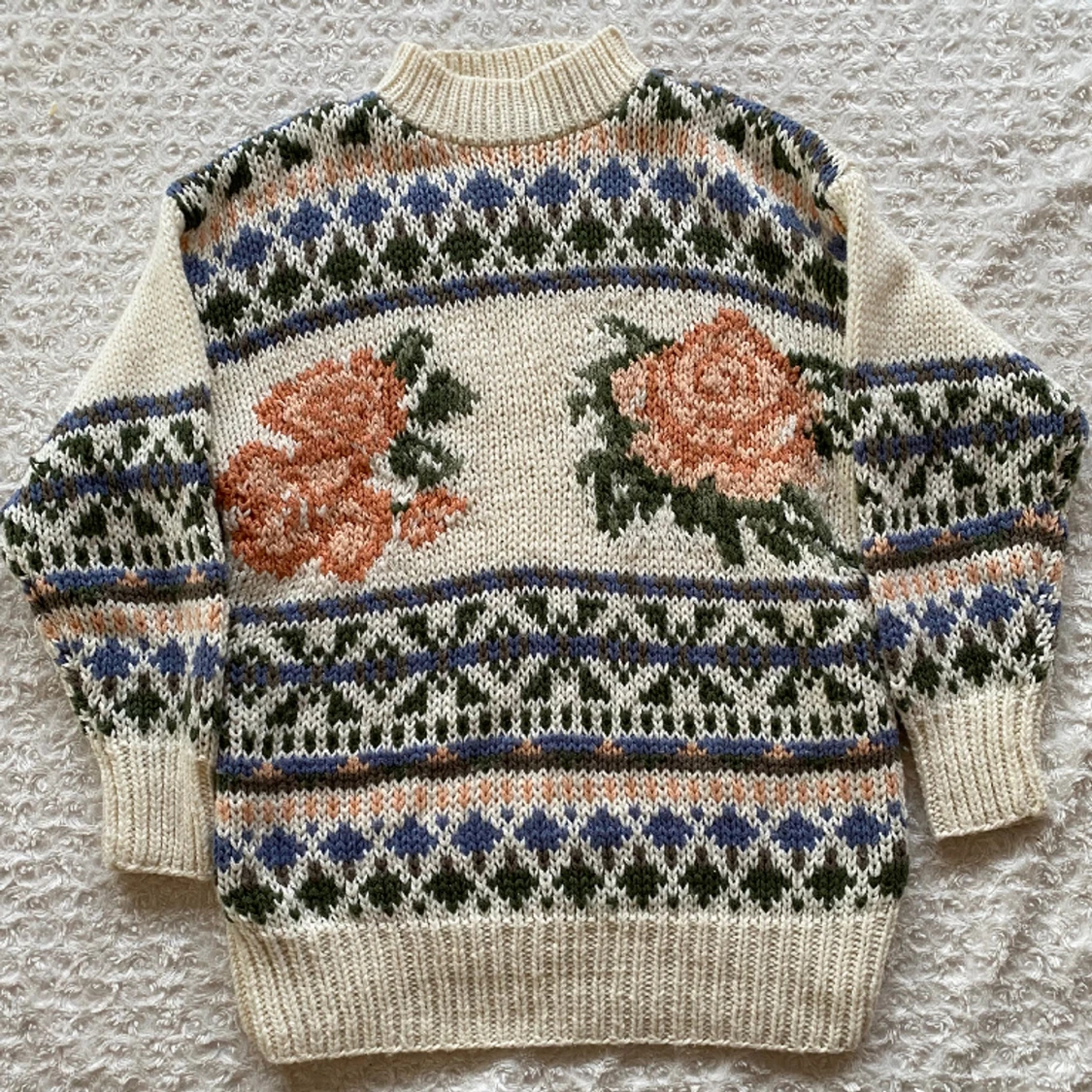 Blommig stickad tröja - 90