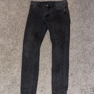 Slimfit jeans - Svarta slim jeans. Ganska Grisch🤑 bra skick 