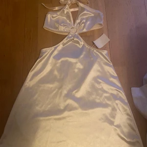 Klänning - Klänning från H&M, aldrig använd. Köpt för 129kr