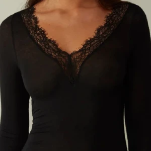 Intimissimi tröja spets - Supertrendig spetströja i Kashmir som är i hyfsat fint skick och knappt använd!