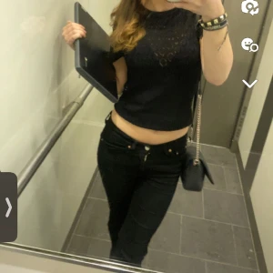 Zara tröja  - Fint skick, inga skador som ny, svart tröja från zara