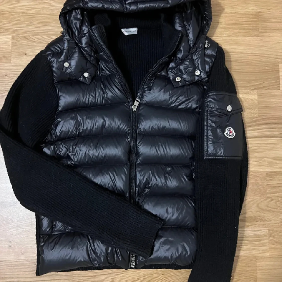 Moncler cardigan i storlek M