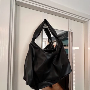 Stor, rymlig väska - Kvalite: som ny