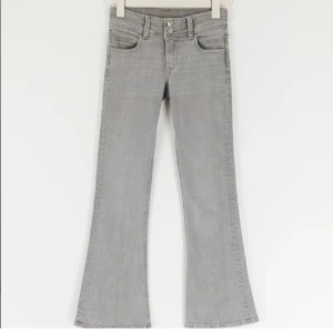 Jeans  - Säljer dom här populära jeansen från gina i jättebra skick