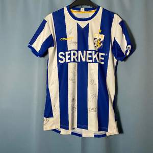 Säljer min signerade IFK tröja som är påskriven av Marcus Berg mm. Denna har inte blivit använd och 