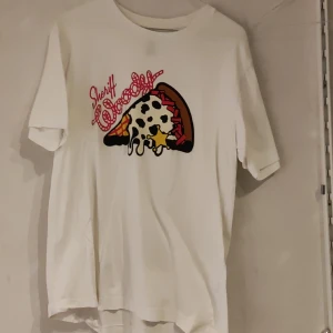 Uniqlo tröja  - Den är använd men ser typ ny ut 