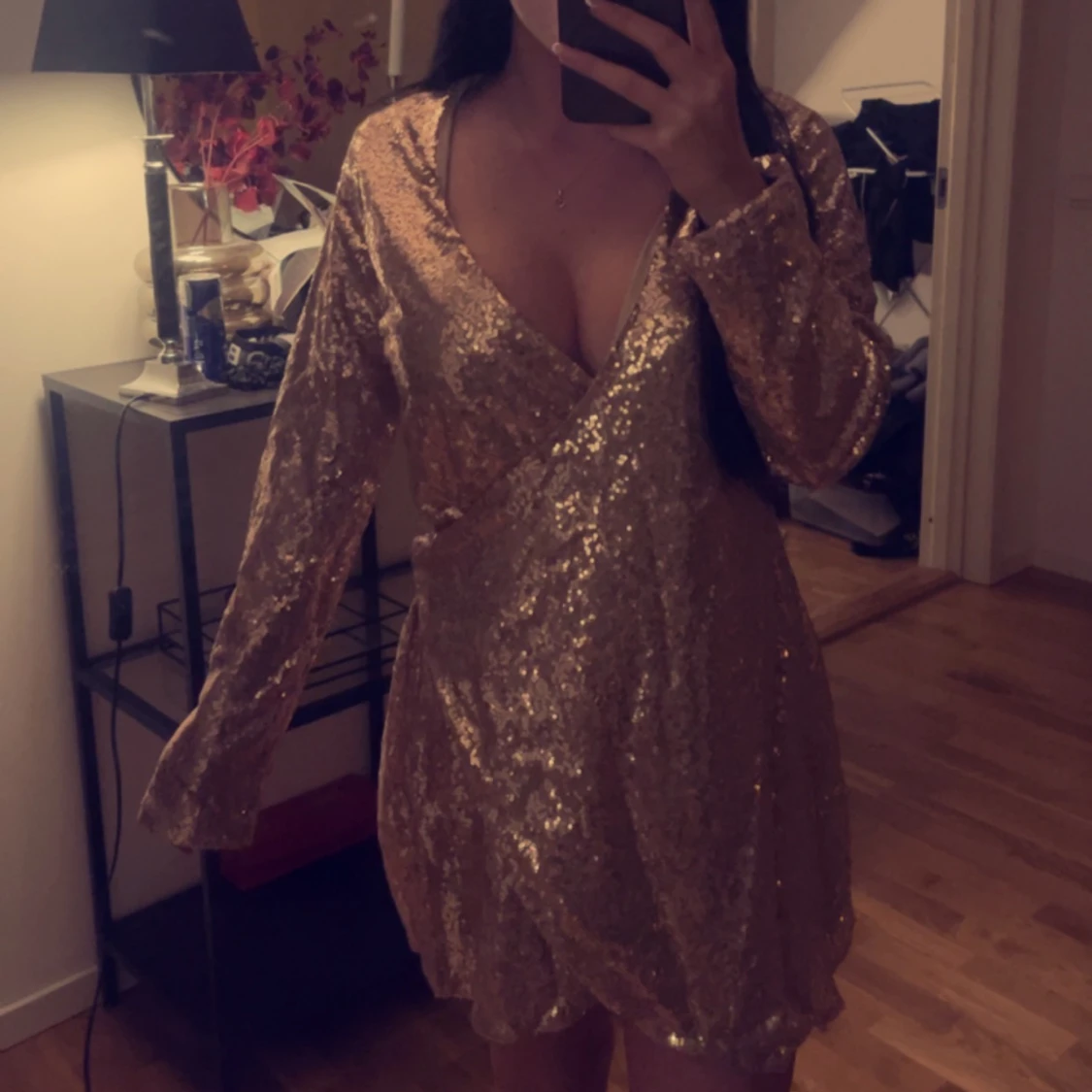 Guldig paljettklänning  - 90