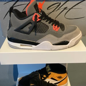  Säljer Jordan 4 Inferred -  Bra skick  8/10 Nypris 5500kr