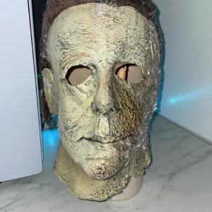 Micheal Myers Mask från Halloween Ends. - Micheal Myers mask inköpt i oktober. Den är i bra form och är gjord i Trick Or Treat studios. Köpte för 1100!