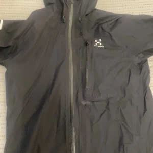 Haglöfs jacka  - Haglöfs jacka Off Season, har inte så mycket användning så säljer bort den   600 kr direkt köp 