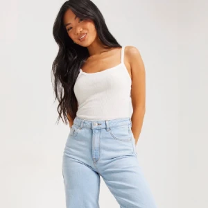 Vitt linne - Säljer mitt helt oanvända vita linne ifrån Nelly i storlek S. Nypris är 179 kr, mitt pris 100 kr.